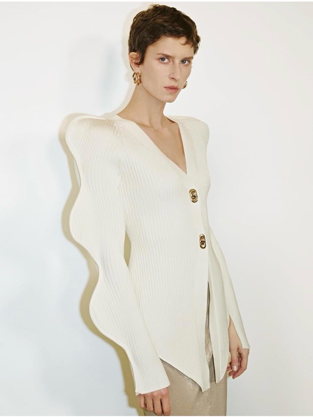 Elegant Cream Ribbed V‑Neck Cardigan with Sculpted Sleeves